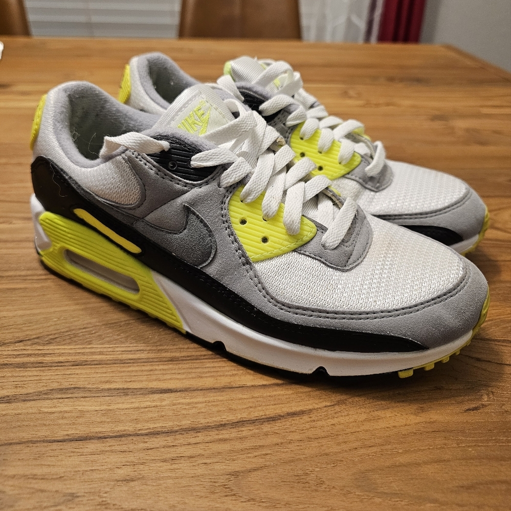 Nike Air Max 90 - OG Volt - Men's size 7.5 - Women's size 9
